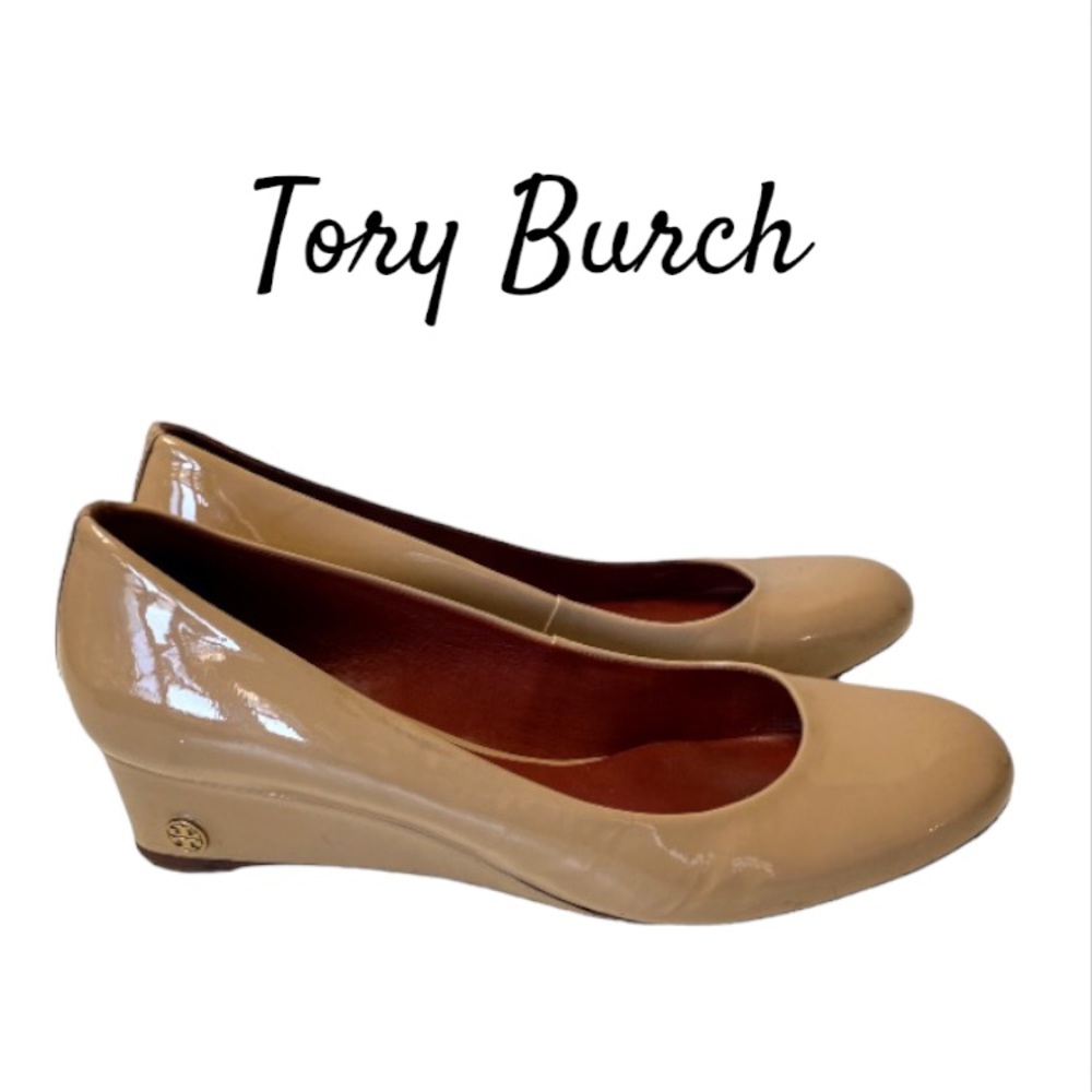 Tory Burch Women's Tan Patent Leather Wedge Heels w/ Logo Accent & COA Size 8